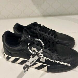 Off‑White Low Vulcanized Calf Leather Black and White Sneakers size 38